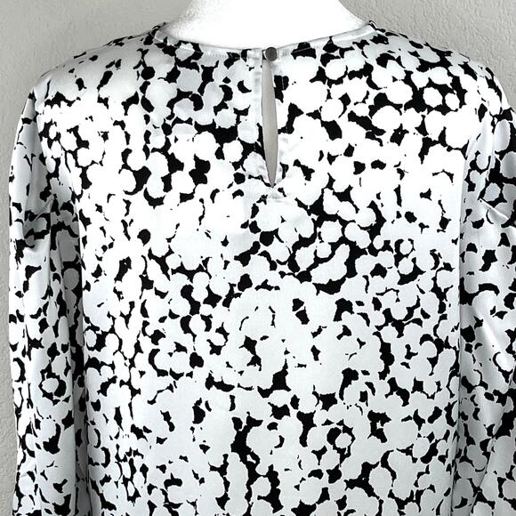 DKNY Black White Printed Ruched Sleeve Crewneck Relaxed Fit Blouse Top Small NWT - Picture 9 of 13